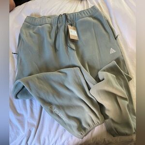 Nike ACG Polartec "Wolf Tree"
Men's Pants NWT never worn XXL